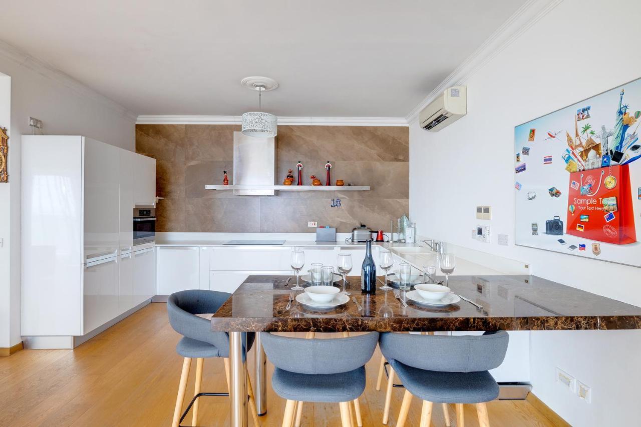 Seafront Apartment In Sliema With Pool, Upmarket Complex Экстерьер фото