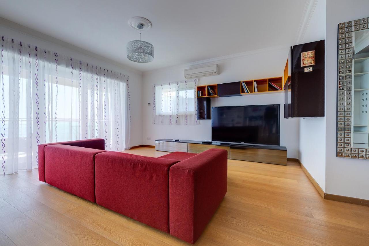 Seafront Apartment In Sliema With Pool, Upmarket Complex Экстерьер фото