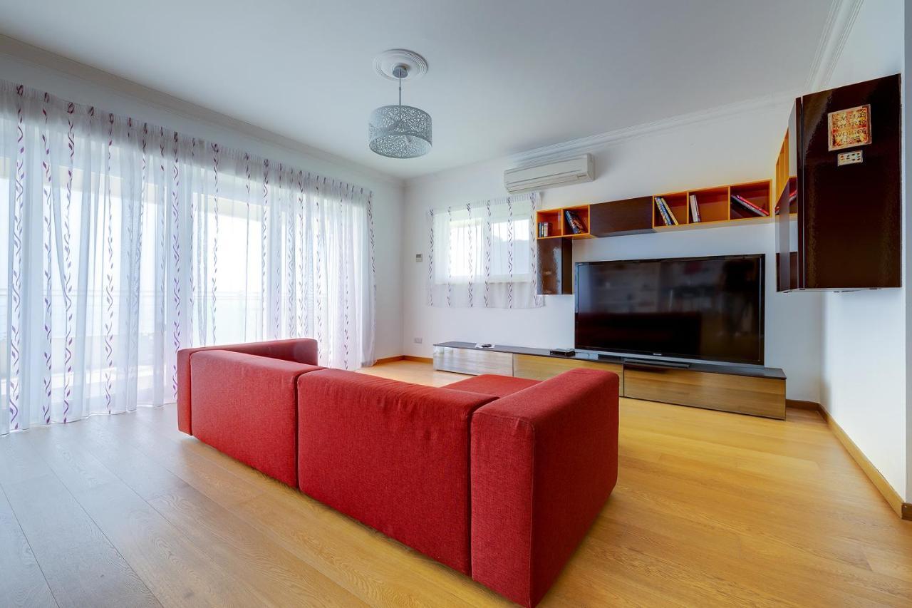 Seafront Apartment In Sliema With Pool, Upmarket Complex Экстерьер фото