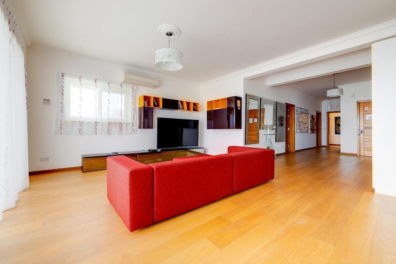 Seafront Apartment In Sliema With Pool, Upmarket Complex Экстерьер фото