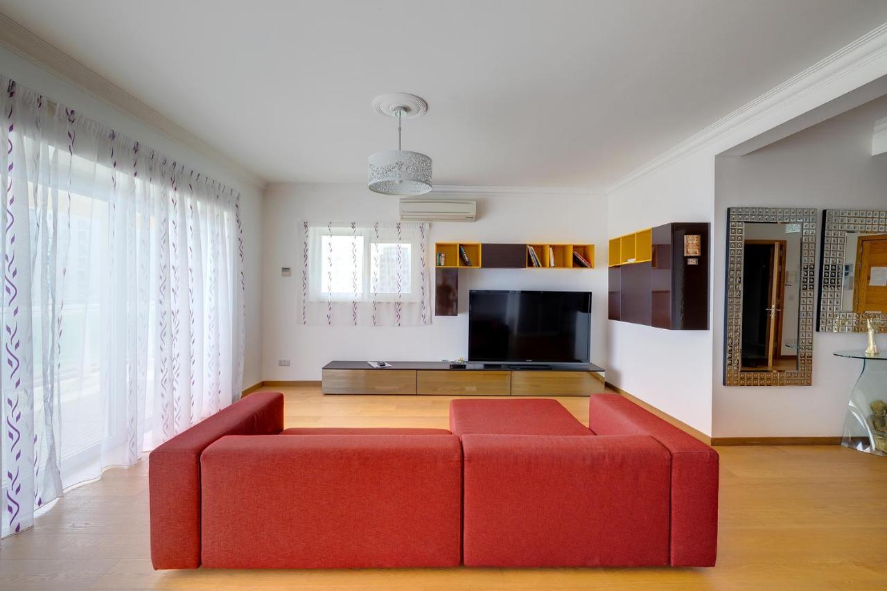 Seafront Apartment In Sliema With Pool, Upmarket Complex Экстерьер фото