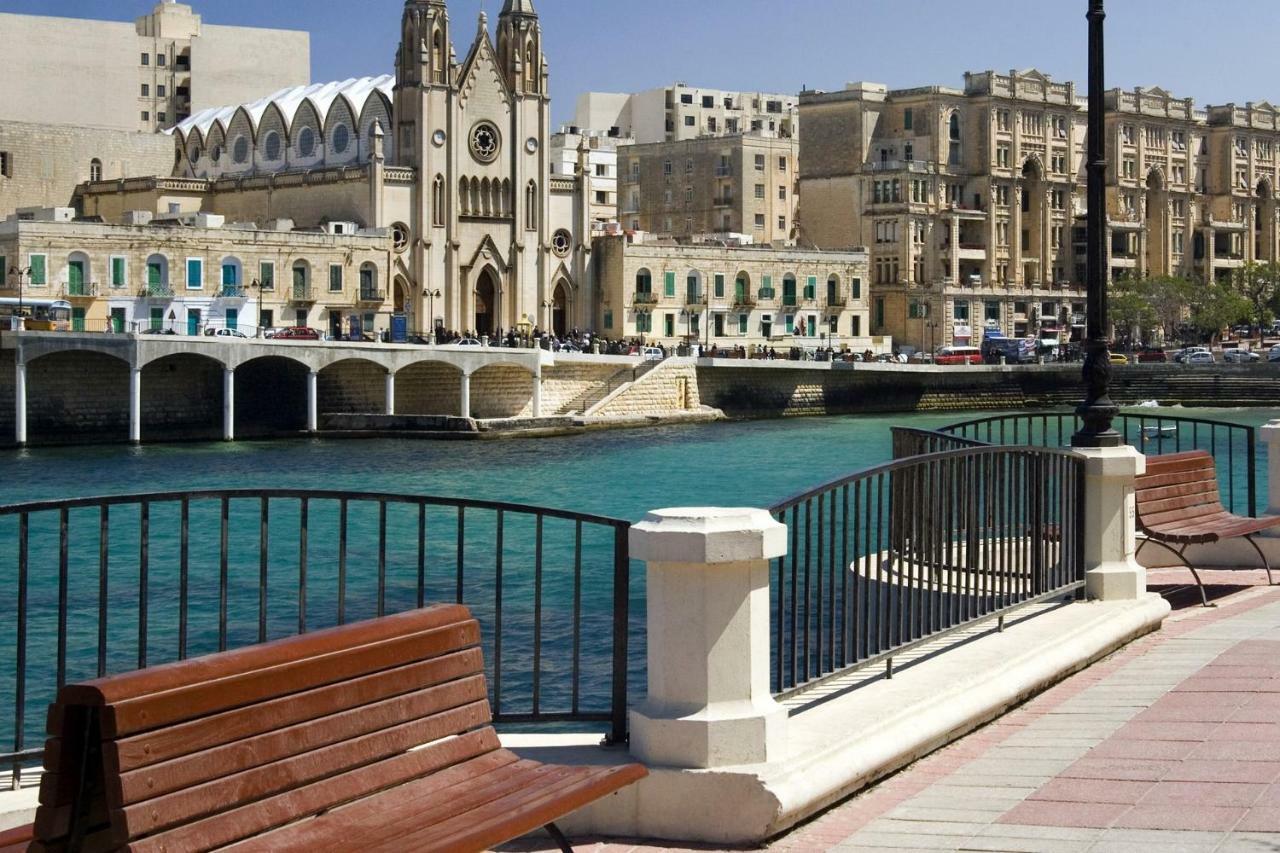 Seafront Apartment In Sliema With Pool, Upmarket Complex Экстерьер фото