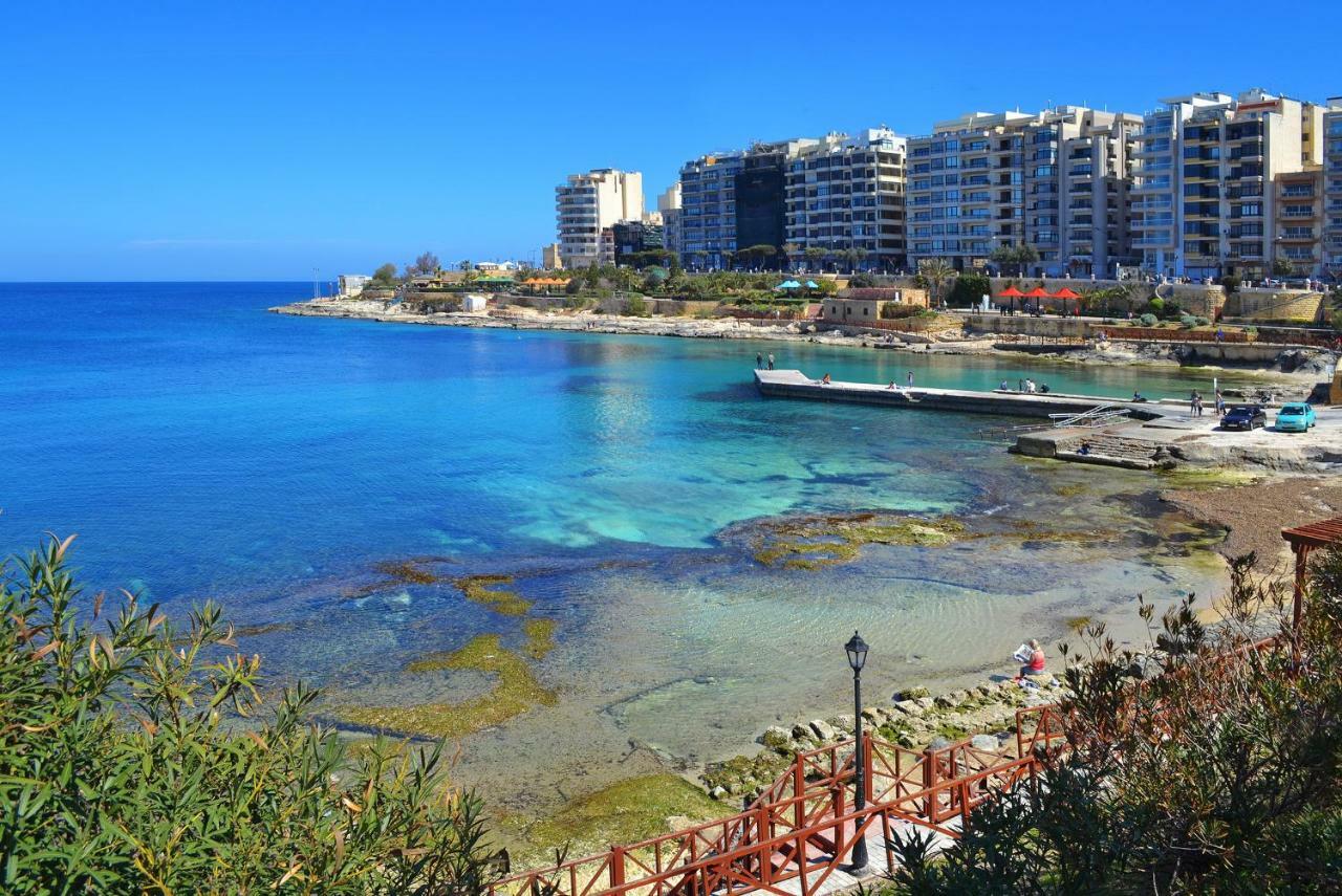Seafront Apartment In Sliema With Pool, Upmarket Complex Экстерьер фото