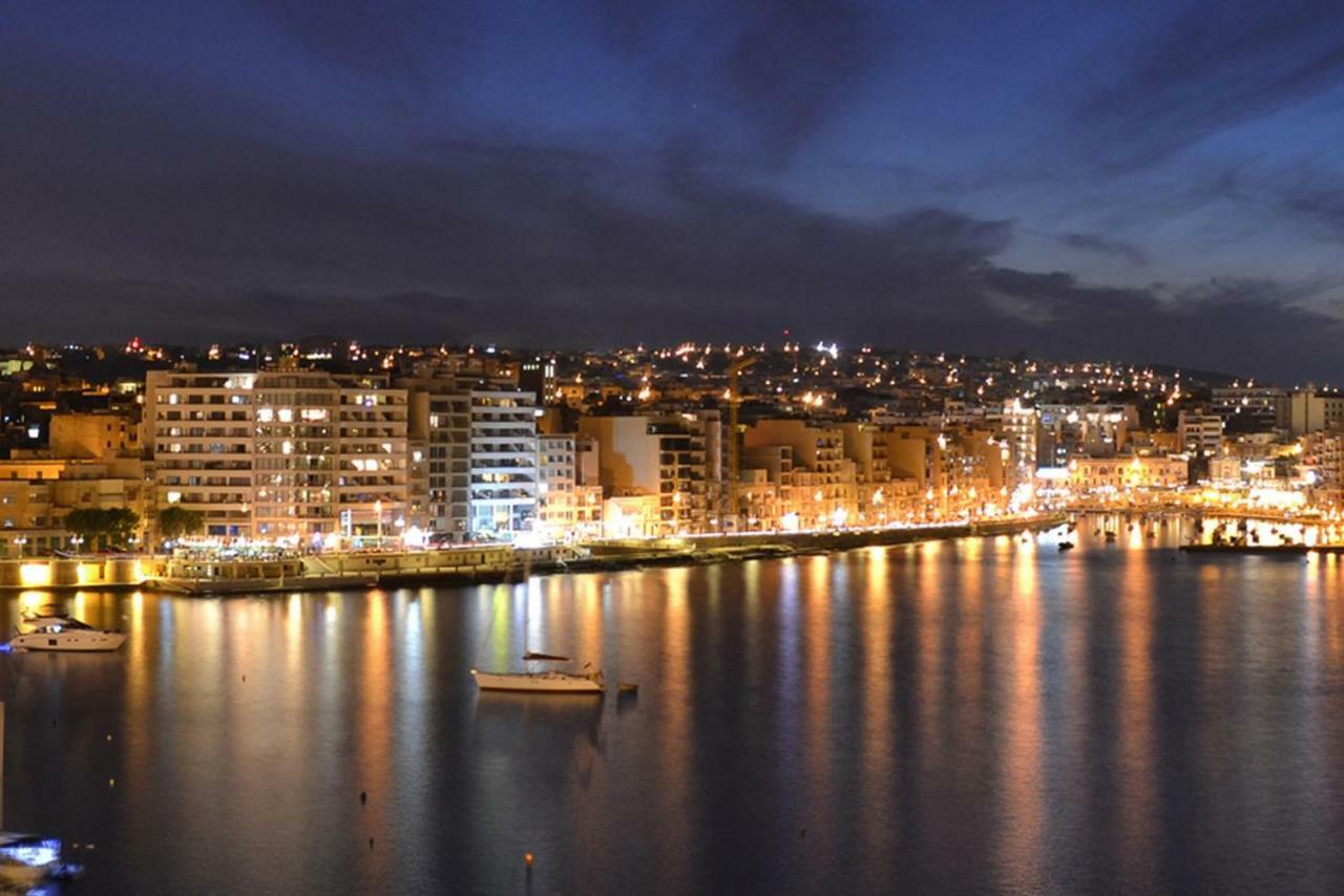 Seafront Apartment In Sliema With Pool, Upmarket Complex Экстерьер фото