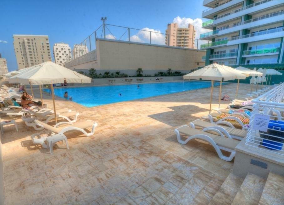 Seafront Apartment In Sliema With Pool, Upmarket Complex Экстерьер фото