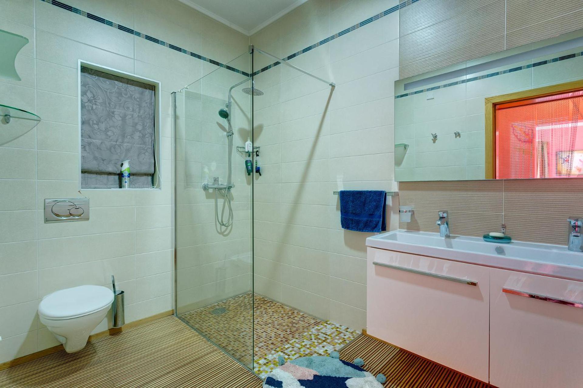 Seafront Apartment In Sliema With Pool, Upmarket Complex Экстерьер фото