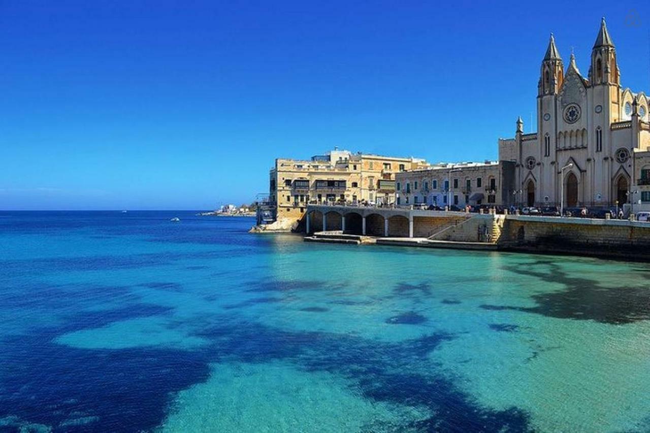 Seafront Apartment In Sliema With Pool, Upmarket Complex Экстерьер фото