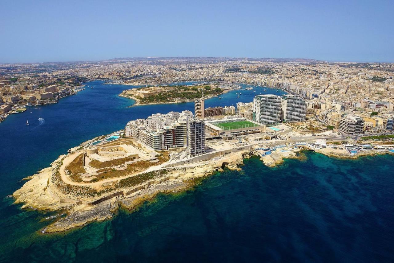 Seafront Apartment In Sliema With Pool, Upmarket Complex Экстерьер фото