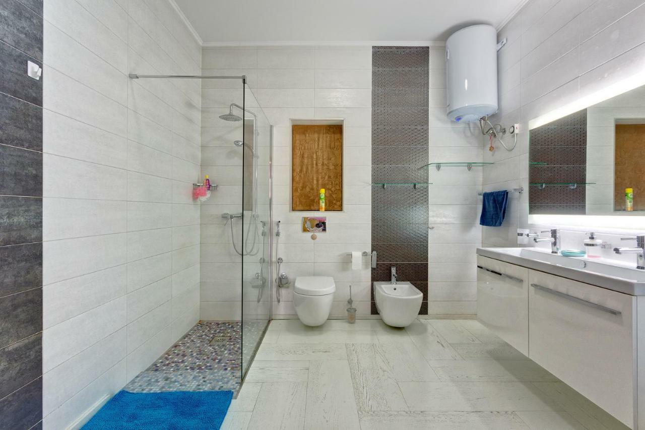 Seafront Apartment In Sliema With Pool, Upmarket Complex Экстерьер фото